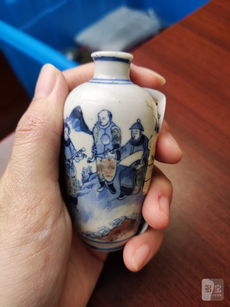 清 青花釉里红人物故事纹烟壶 - 图5